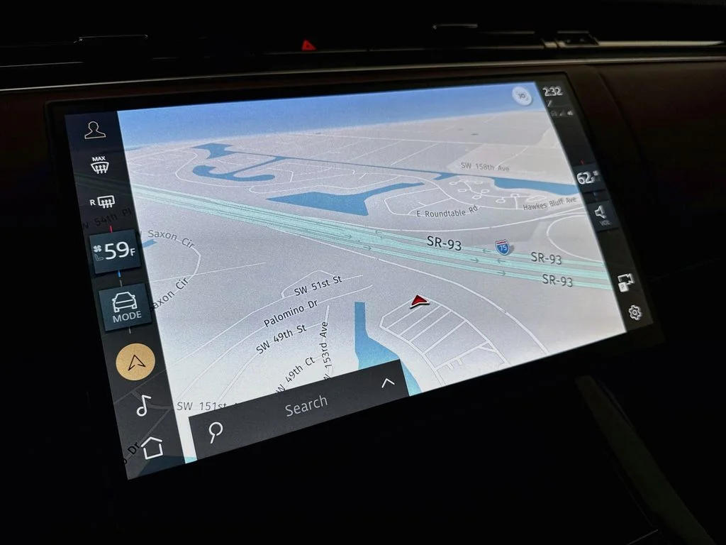 New 2026 Borasco Grey Land Rover Dynamic SE image 13