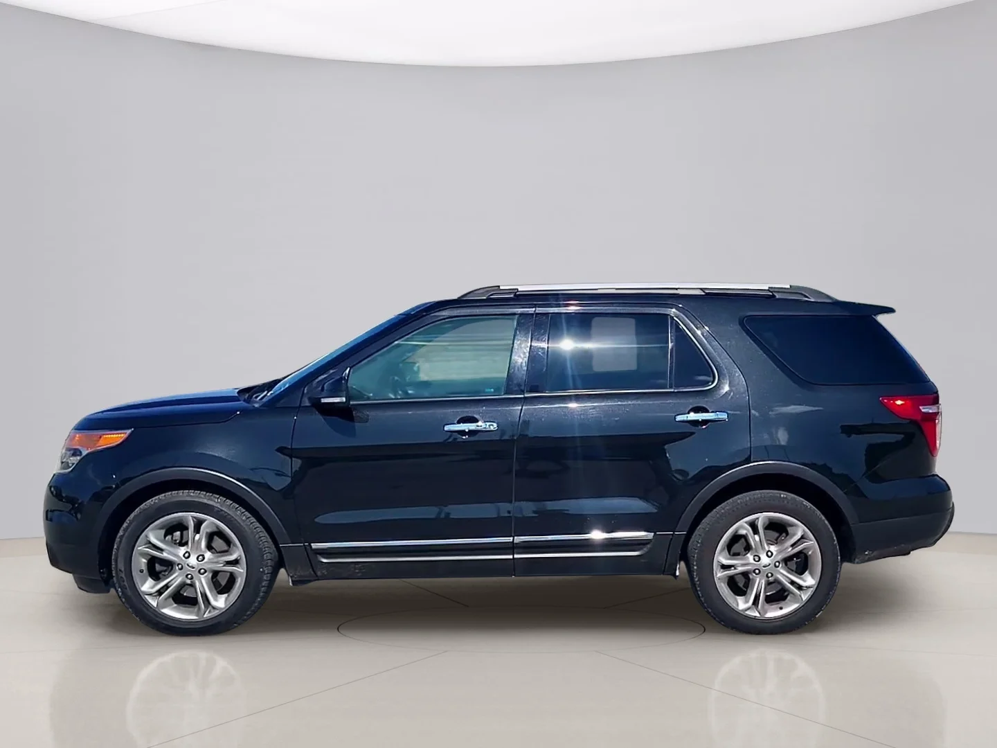 Used 2015 Black Ford LIMITED image 8