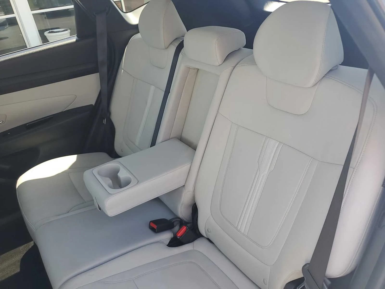 Used 2025 White Hyundai SEL image 22