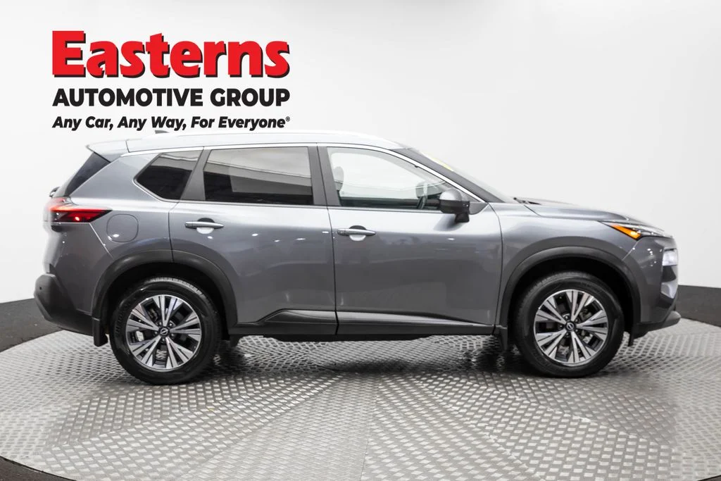 Used 2023 Gray Nissan SV image 4