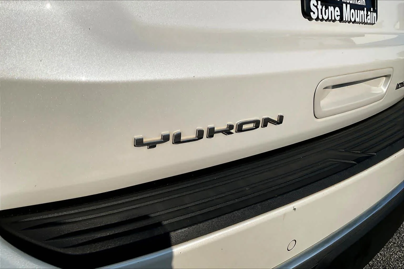 Used 2024 White Frost Tricoat GMC Denali image 31