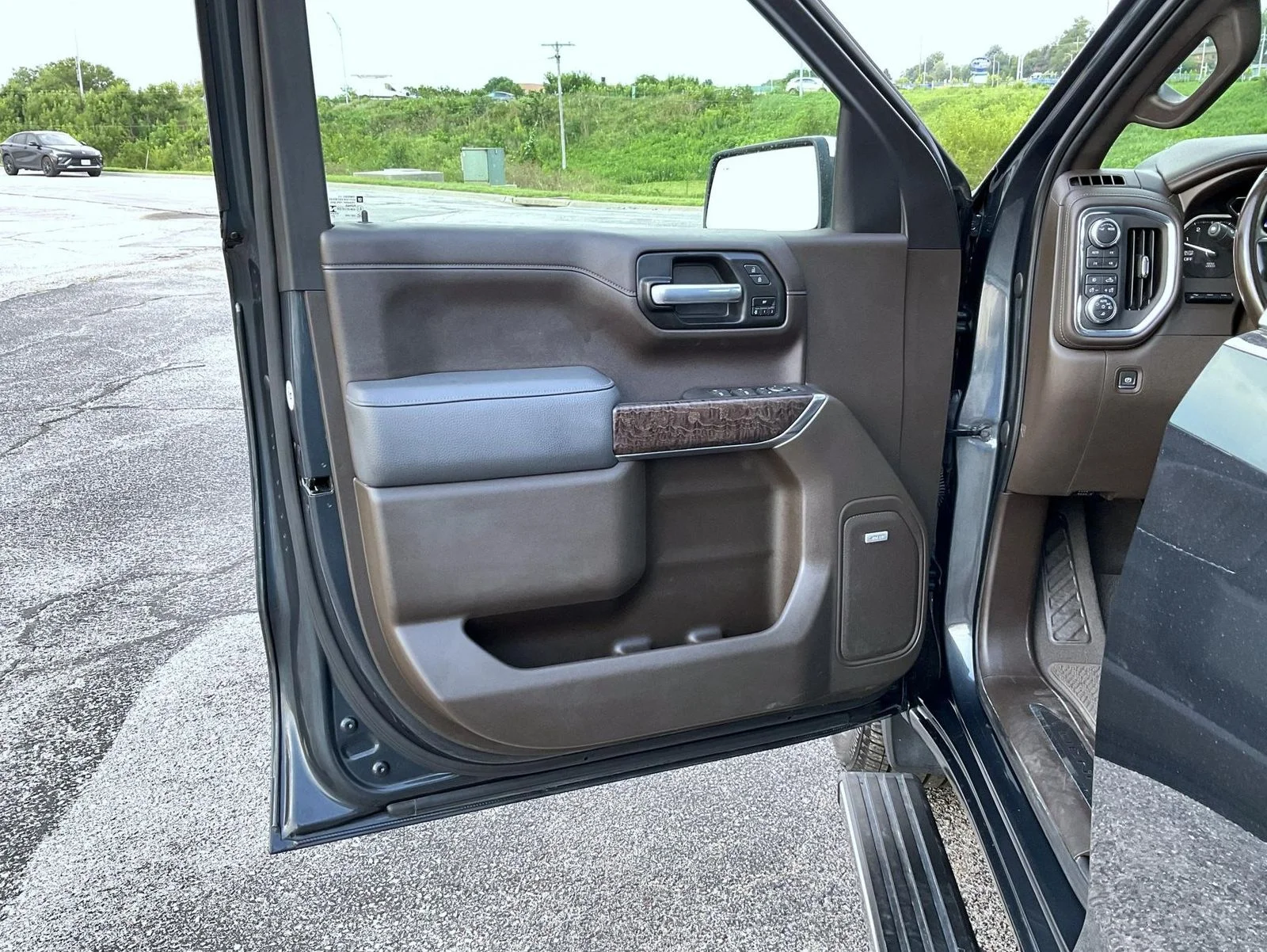 Used 2021 Green GMC Denali image 9