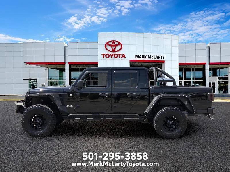 Used 2022 Black Clearcoat JEEP OVERLAND 4X4 image 2