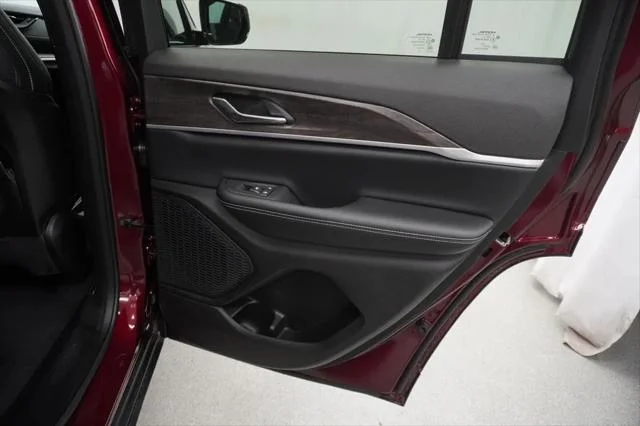 New 2026 Velvet Red Pearl-Coat Exterior Paint Jeep Laredo image 31