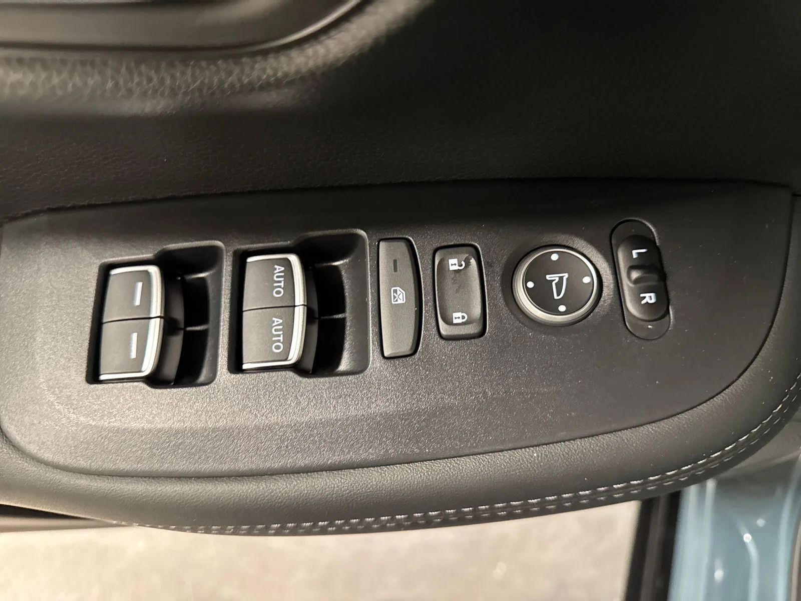 Used 2025 Nordic Forest Pearl Honda EX-L image 19