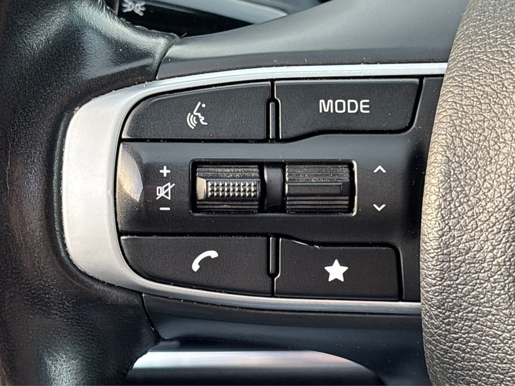 Used 2023 White Kia EX image 25