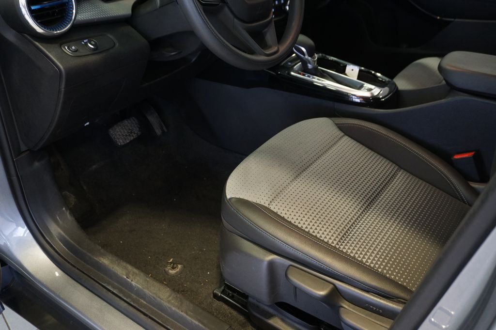 Used 2025 Gray Chevrolet LT image 22