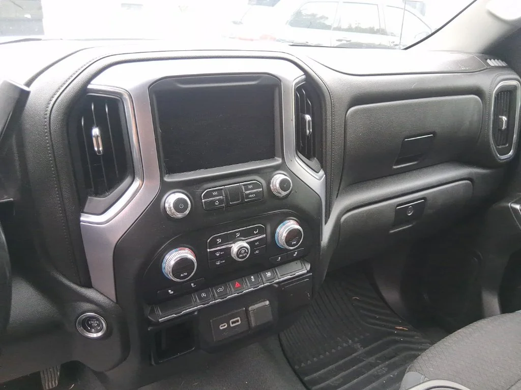Used 2019 White GMC SLE image 10
