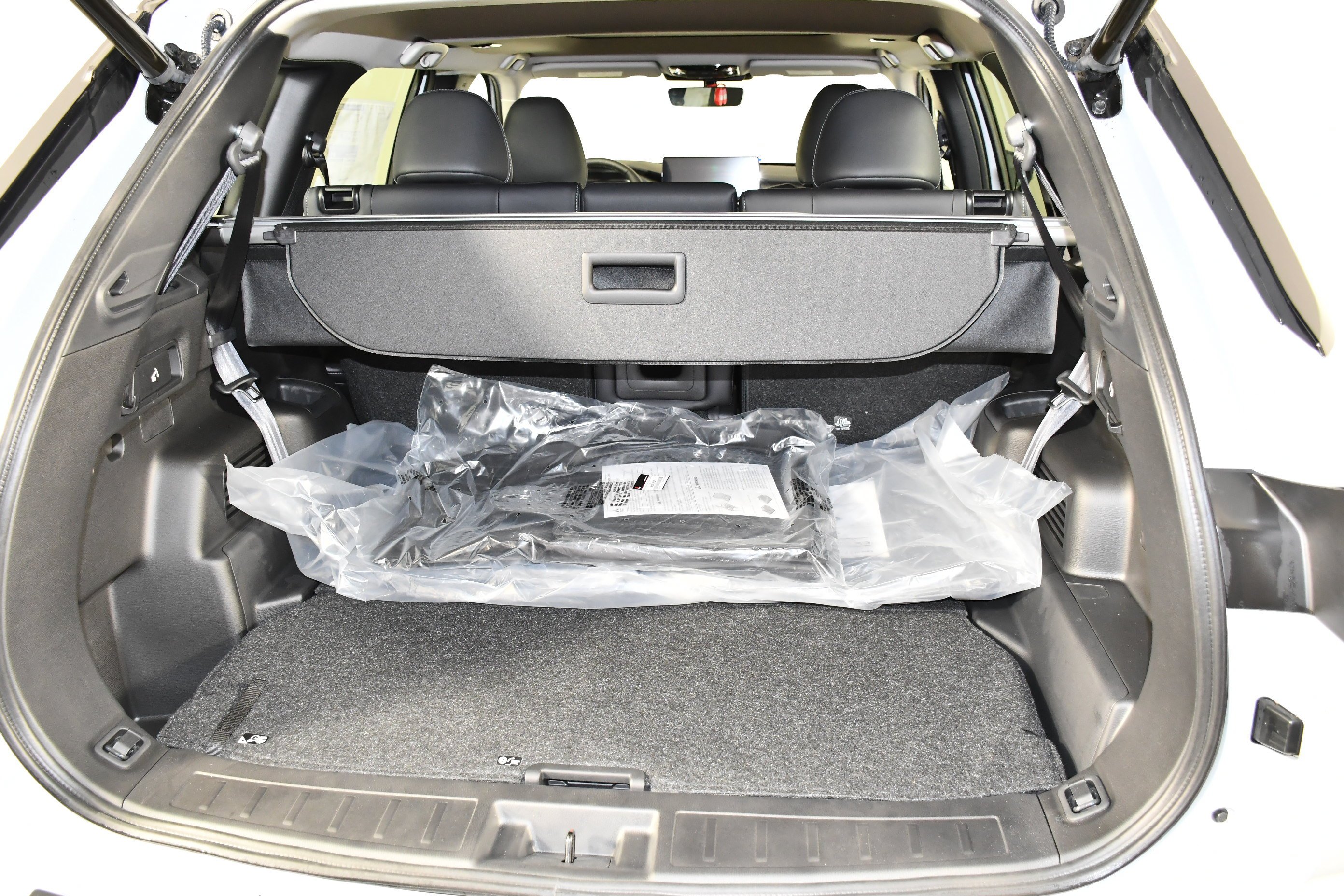 New 2026 White Diamond/Black Roof Mitsubishi Trail Edition image 16
