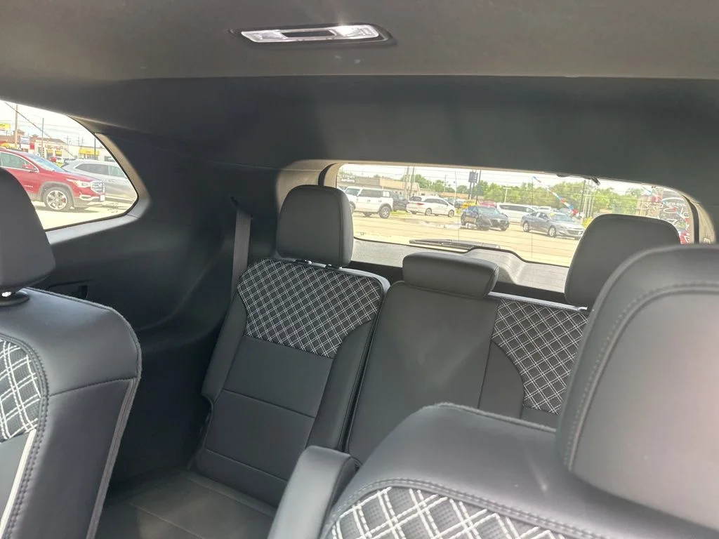 Used 2025 White GMC Denali image 28