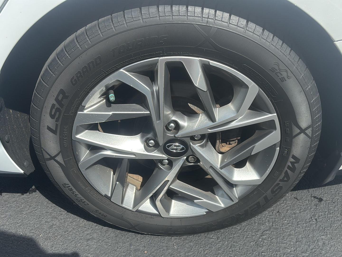 Used 2021 Quartz White Hyundai SEL image 4