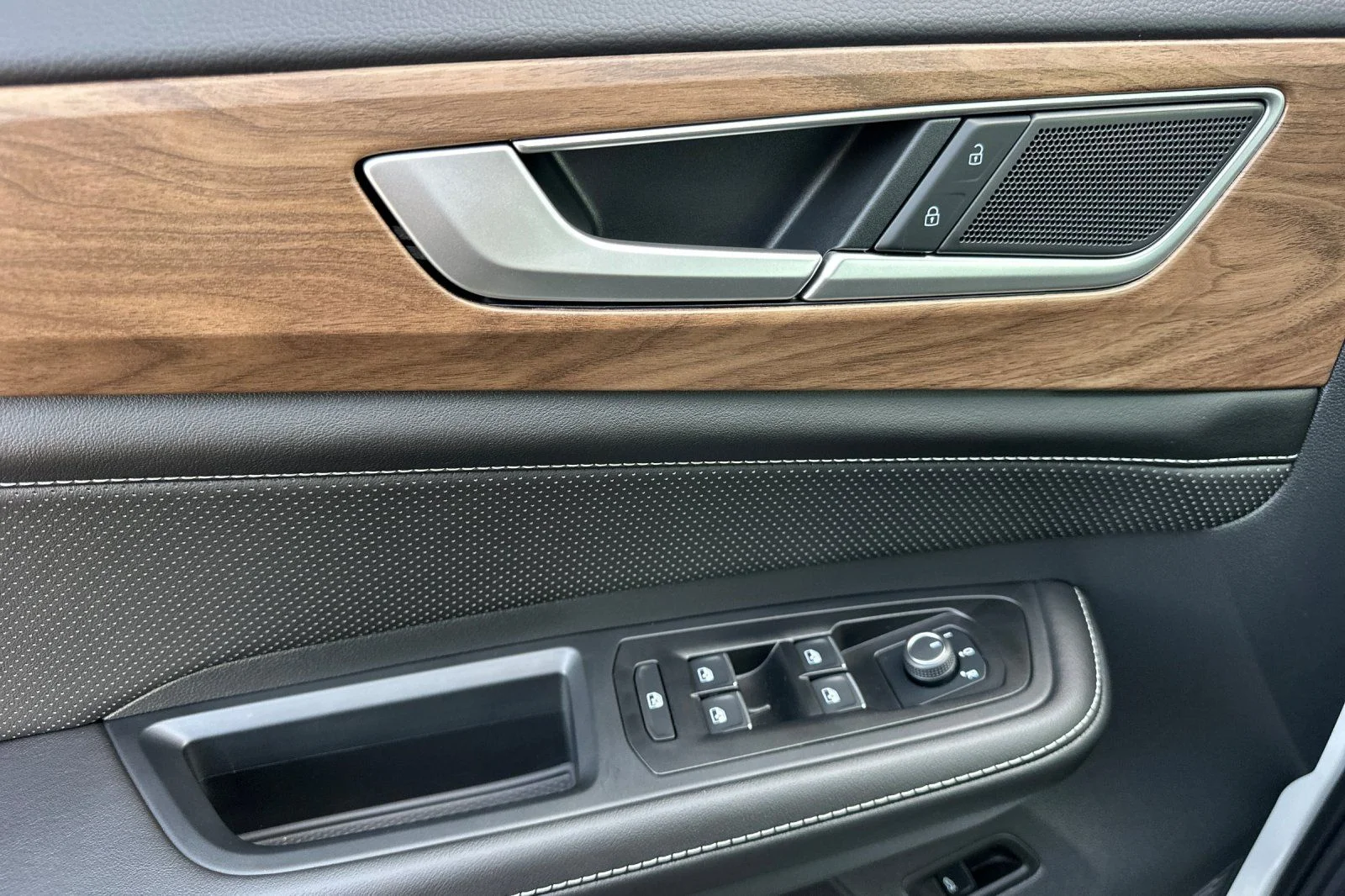 2026 Volkswagen Atlas SE w/Tech - Photo 9