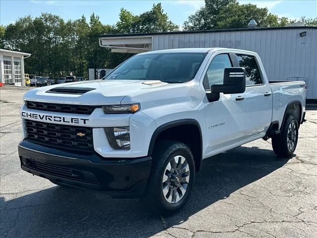 Used 2022 White Chevrolet Custom image 5