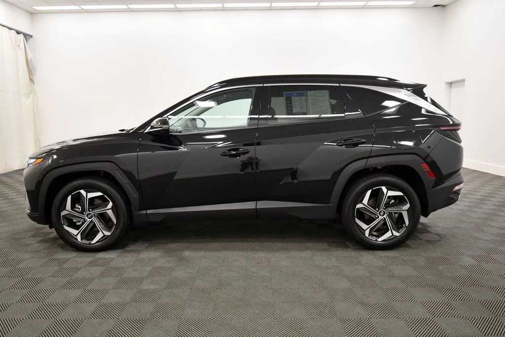 Used 2023 Black Hyundai Limited image 4