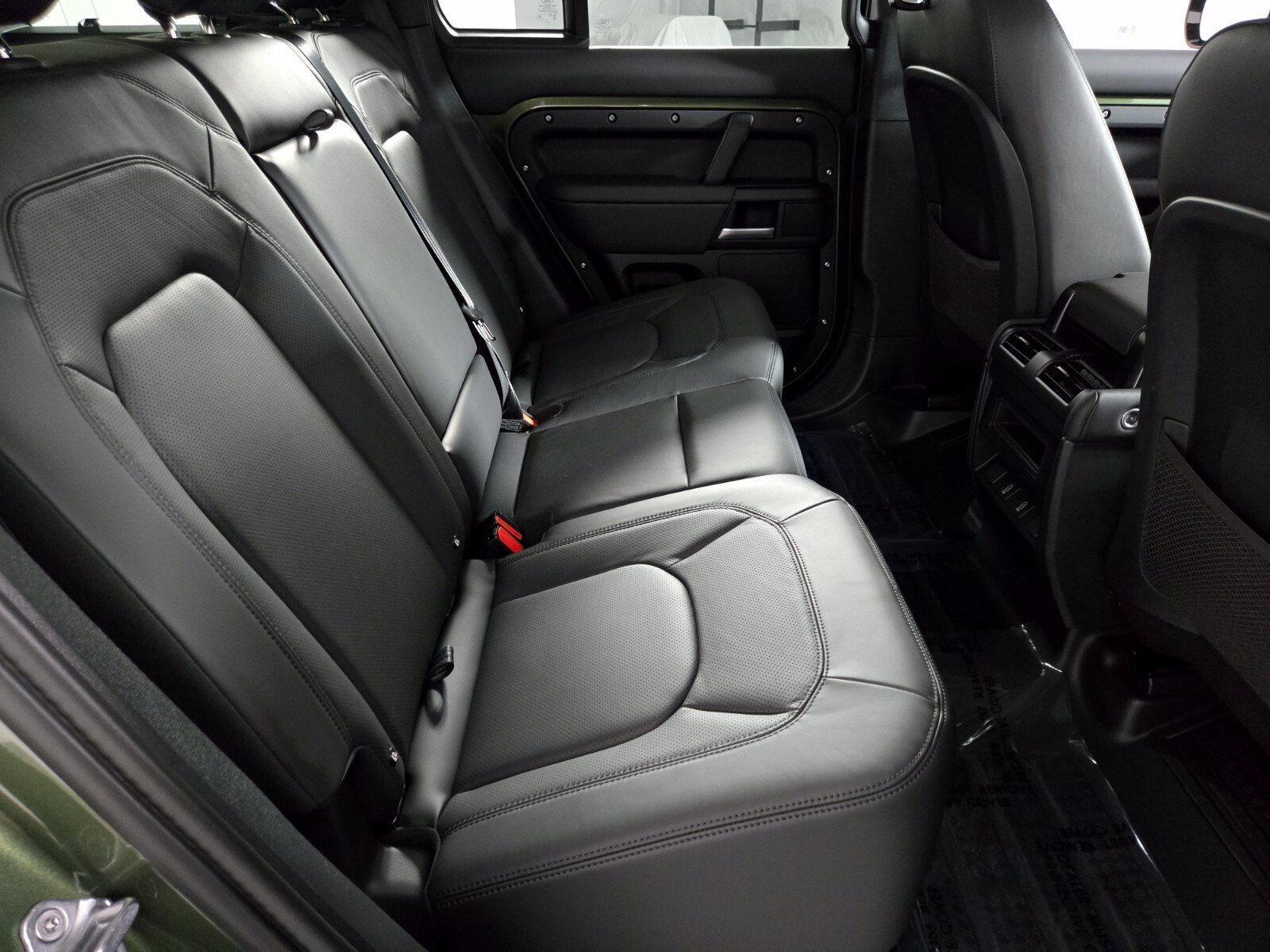New 2026 Woolstone Green Land Rover X-Dynamic SE image 18