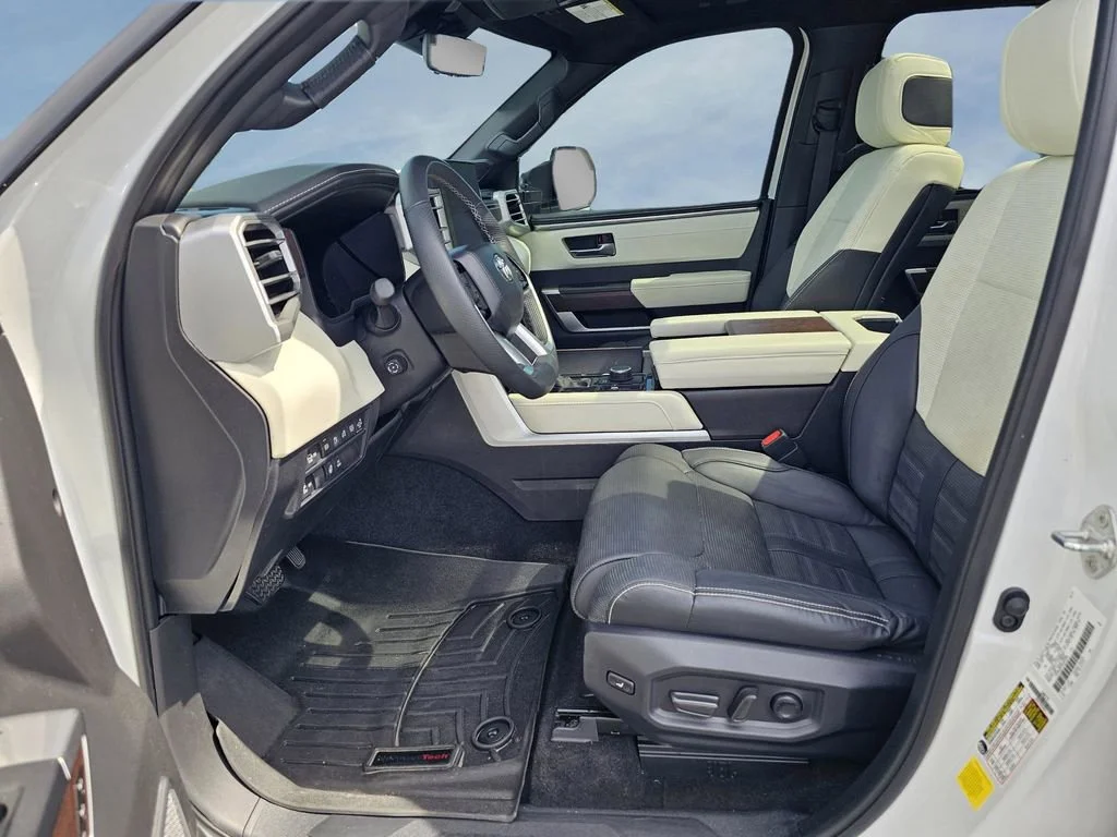 Used 2024  Toyota SR5 image 17