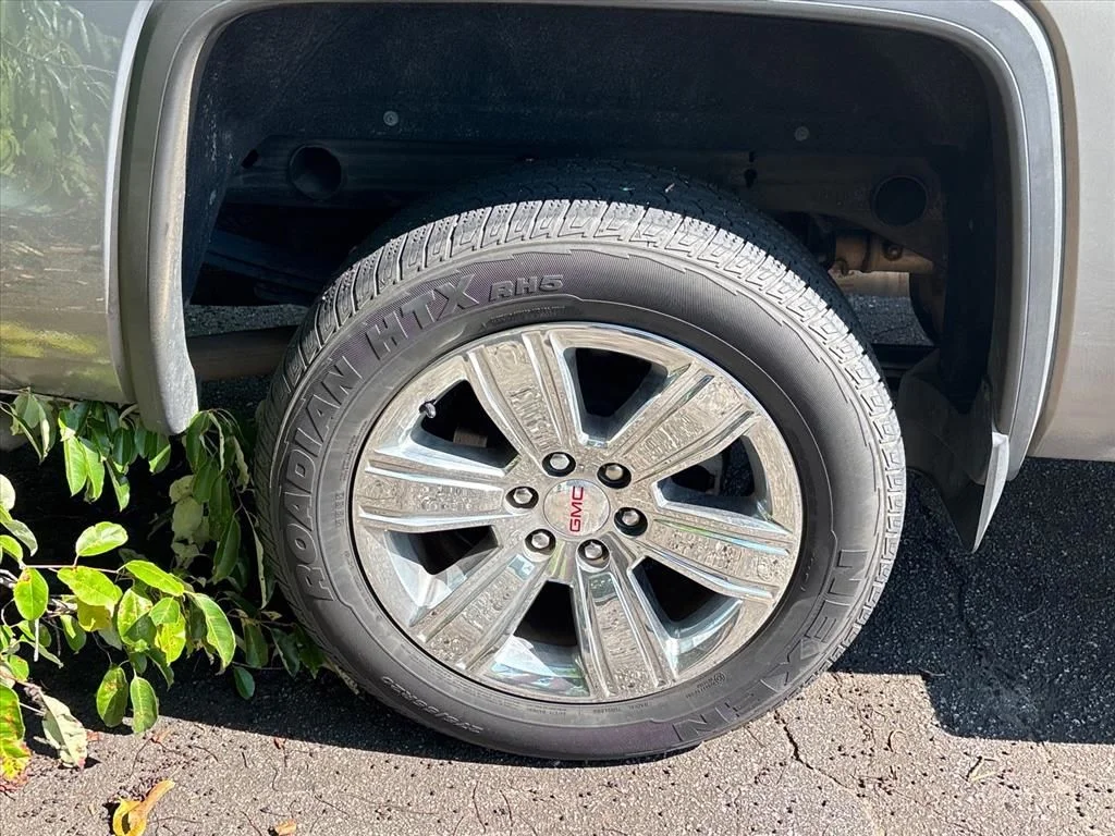 Used 2017 Gray GMC SLT image 10