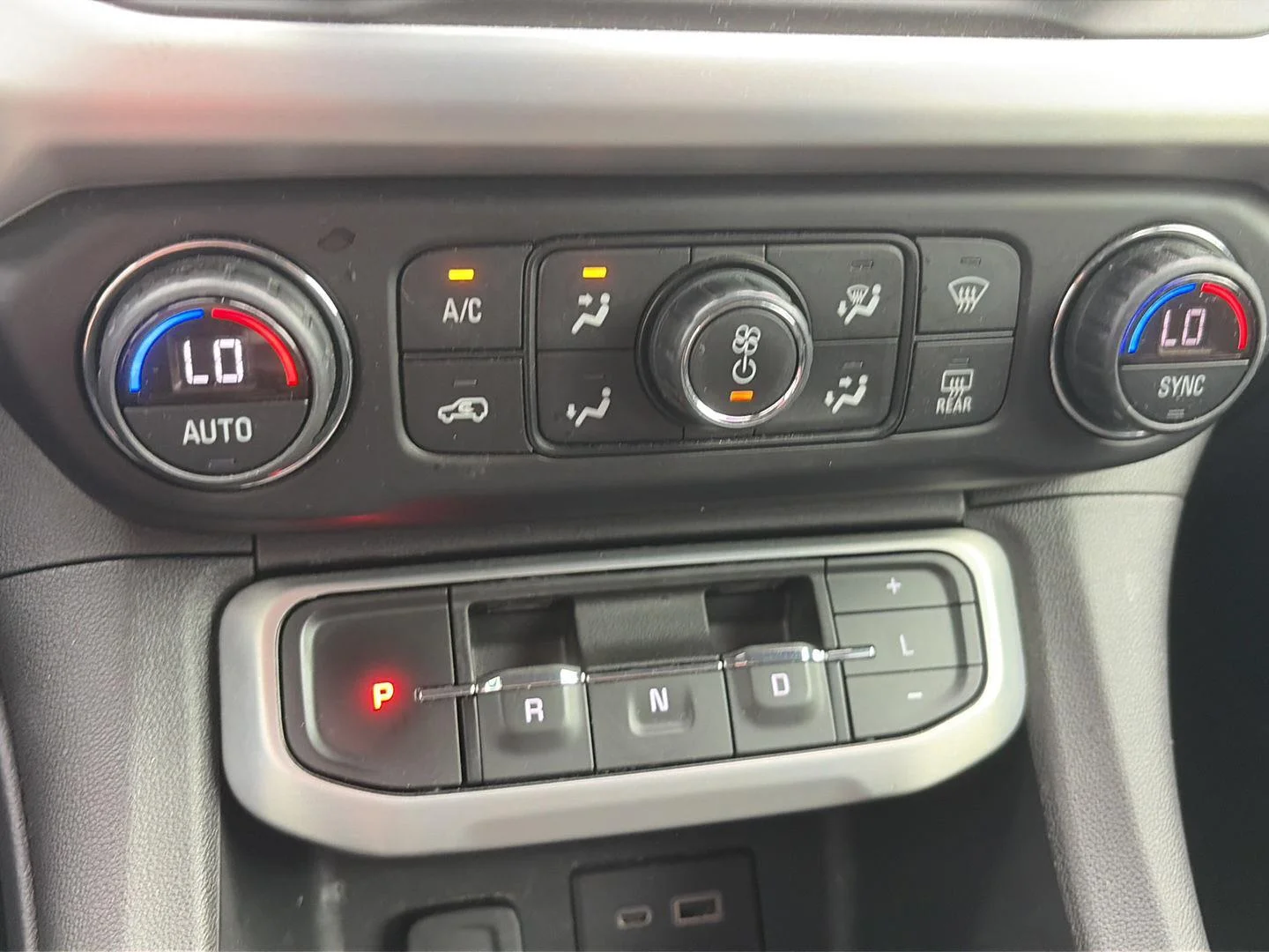 Used 2022 Ebony Twilight Metallic GMC SLE image 14