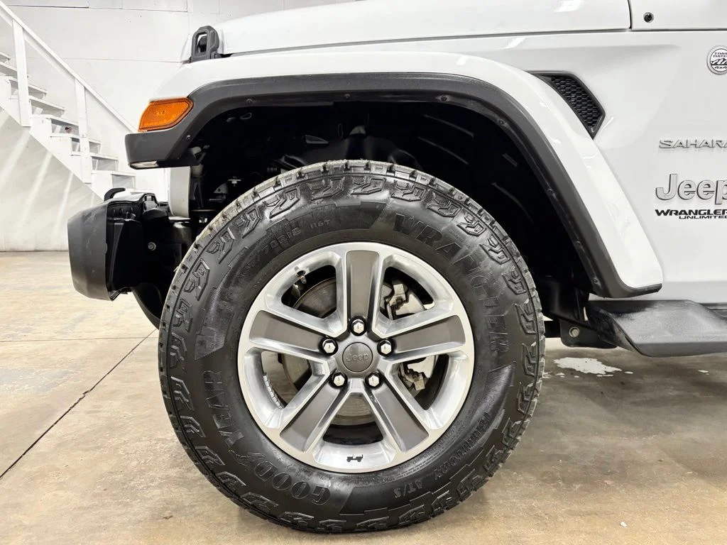 Used 2021 White Jeep Unlimited Sahara image 10