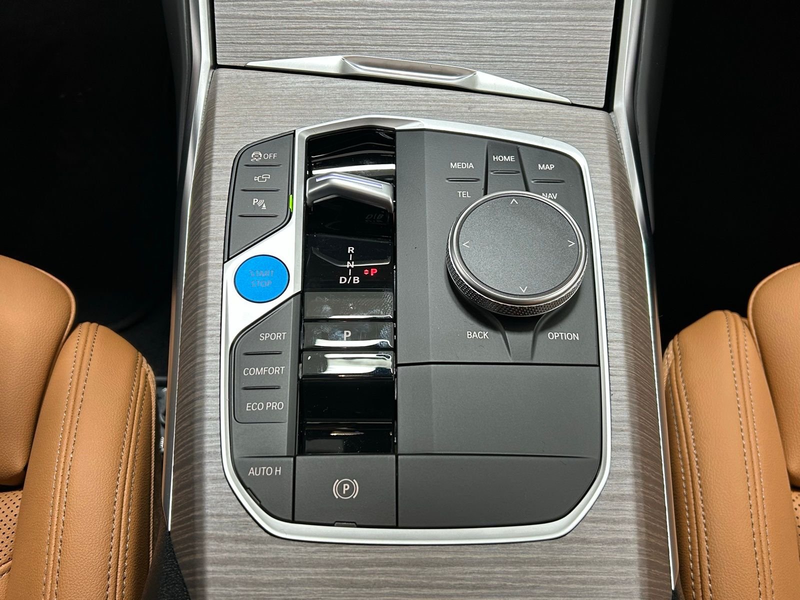 New 2026 Vegas Red Metallic BMW xDrive40 image 37