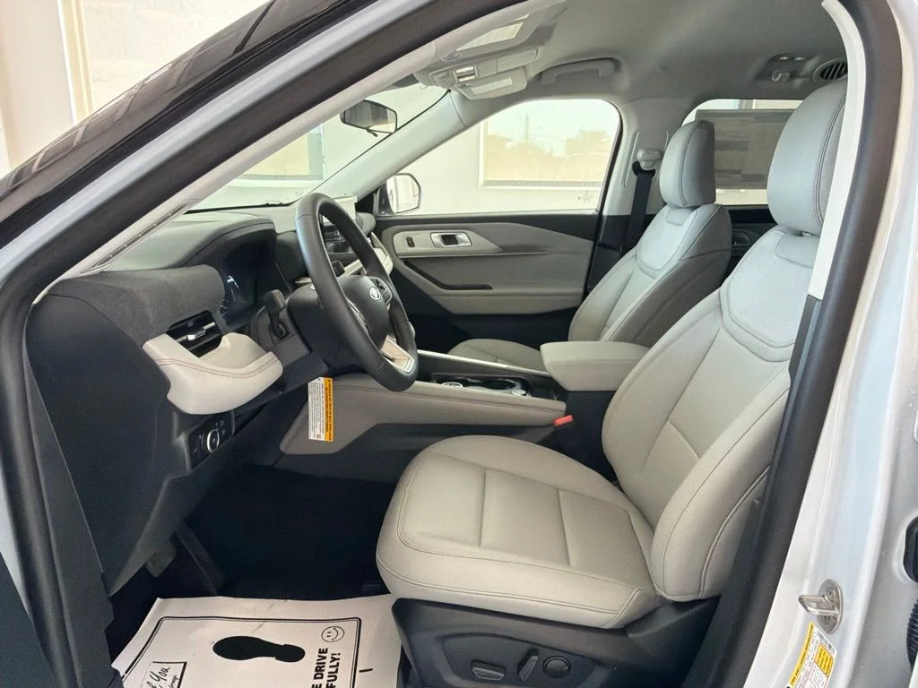 New 2026 Space White Metallic Ford Active image 10
