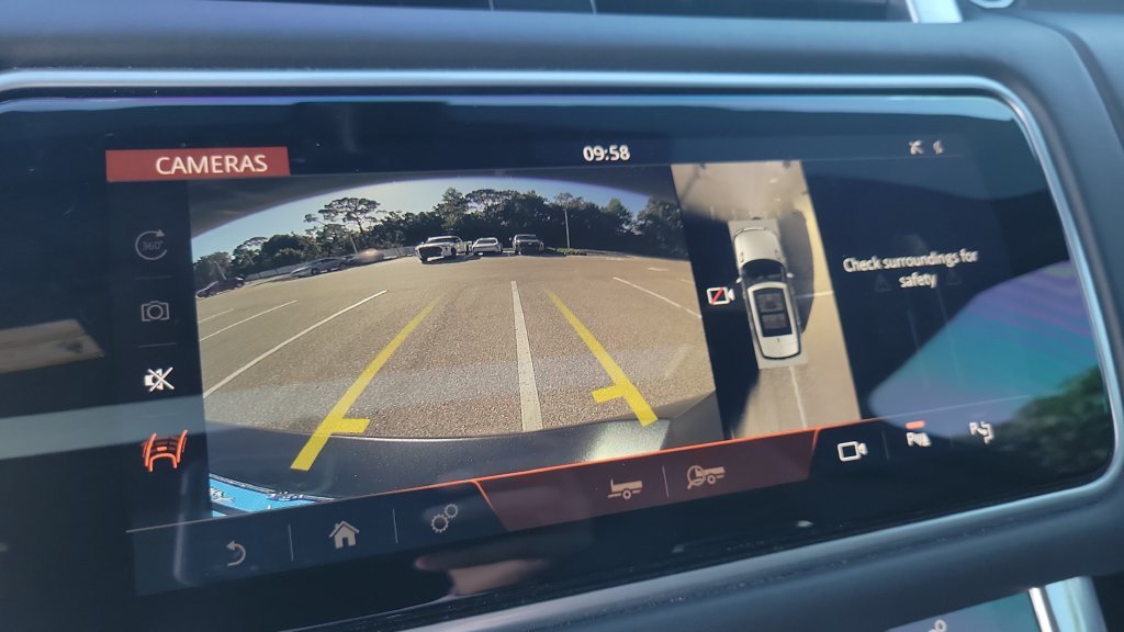 Used 2019 Black Land Rover SVR image 18