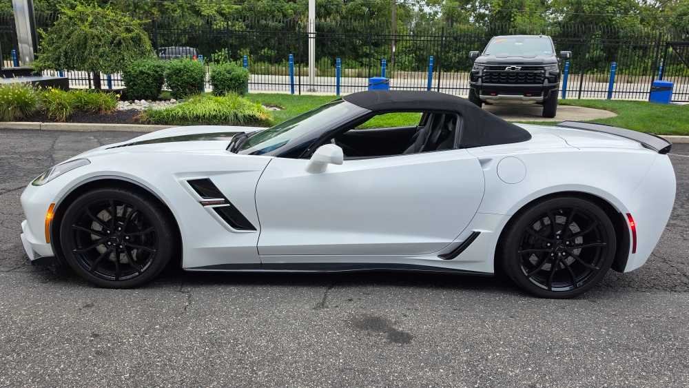 Used 2019 White Chevrolet Grand Sport 2LT image 18