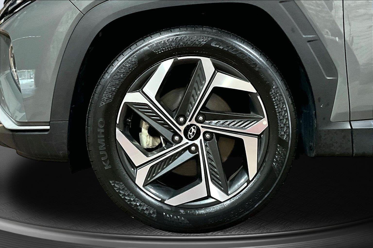 Used 2024 Hampton Gray Hyundai SEL image 10