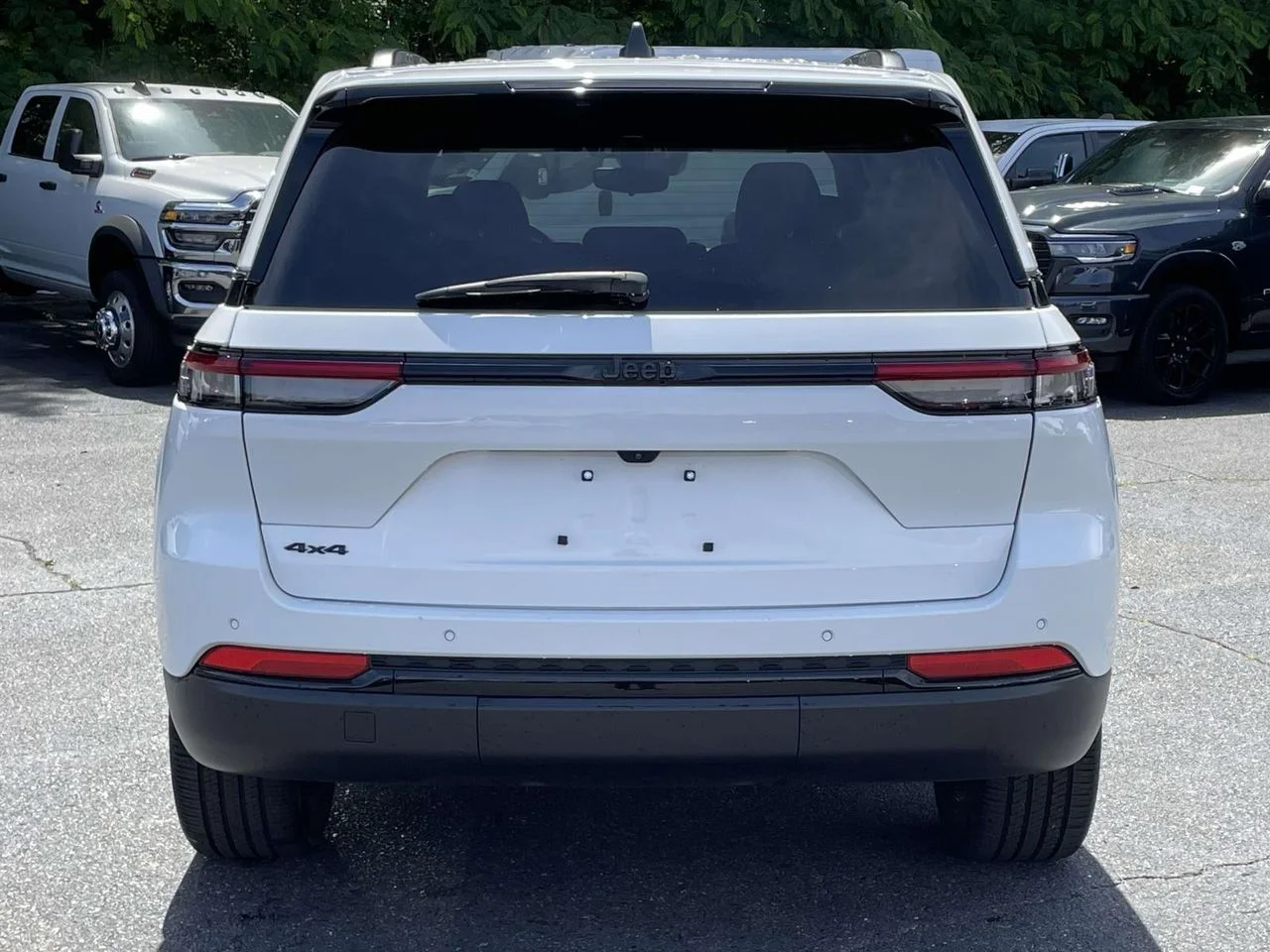 Certified Used 2023 White Jeep Altitude X image 7