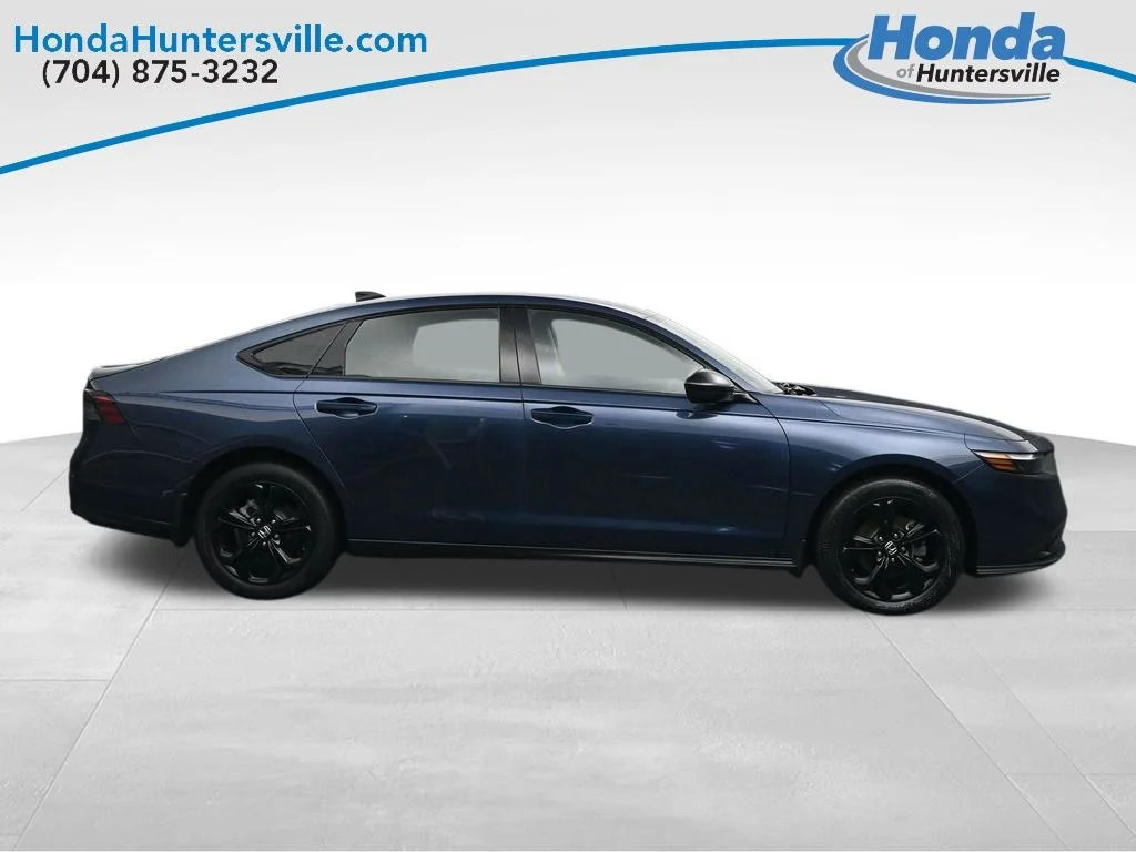 Used 2025  Honda SE image 9