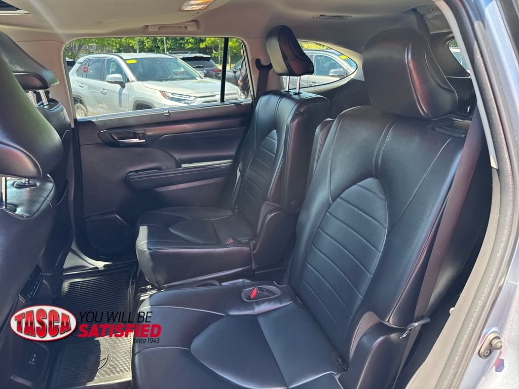 Used 2022 Gray Toyota XLE image 39
