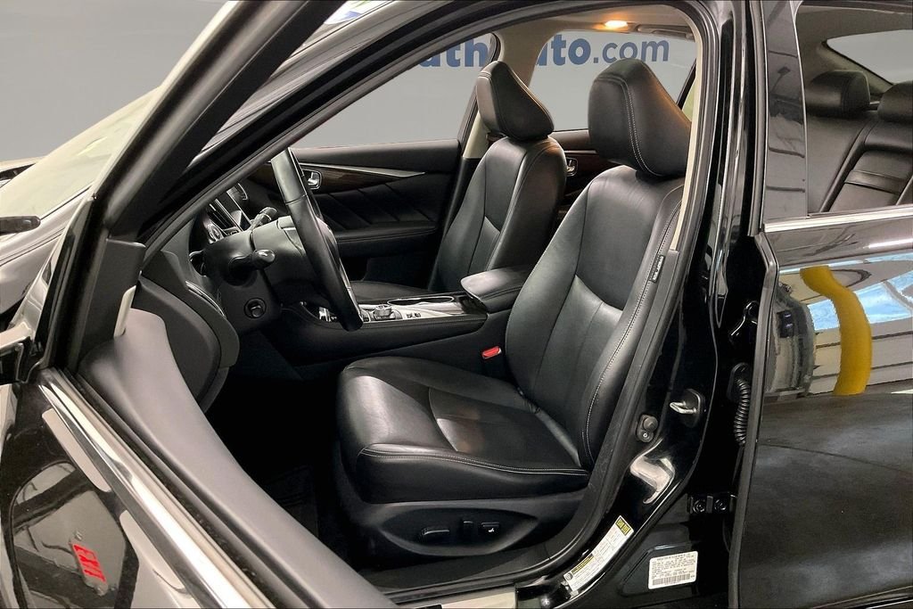 Used 2018 Black INFINITI 3.0t LUXE image 29
