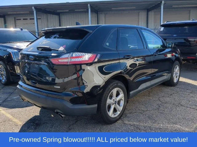 Used 2020 Black Ford SE image 5