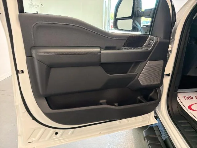 New 2027 Star White Metallic Tri-Coat Ford F-250® Lariat® image 28