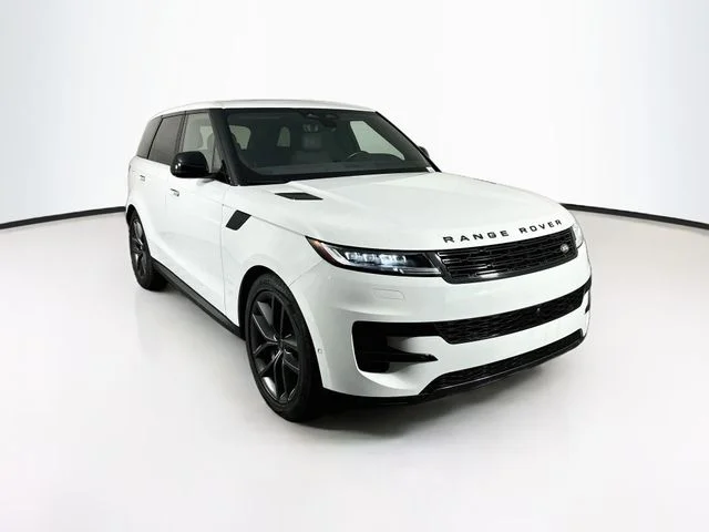 Used 2025 White Land Rover SE image 3