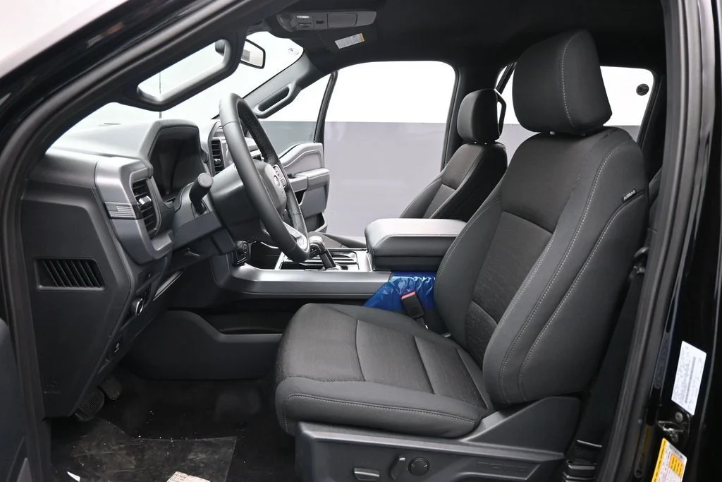 New 2026 Agate Black Metallic Ford XLT image 9