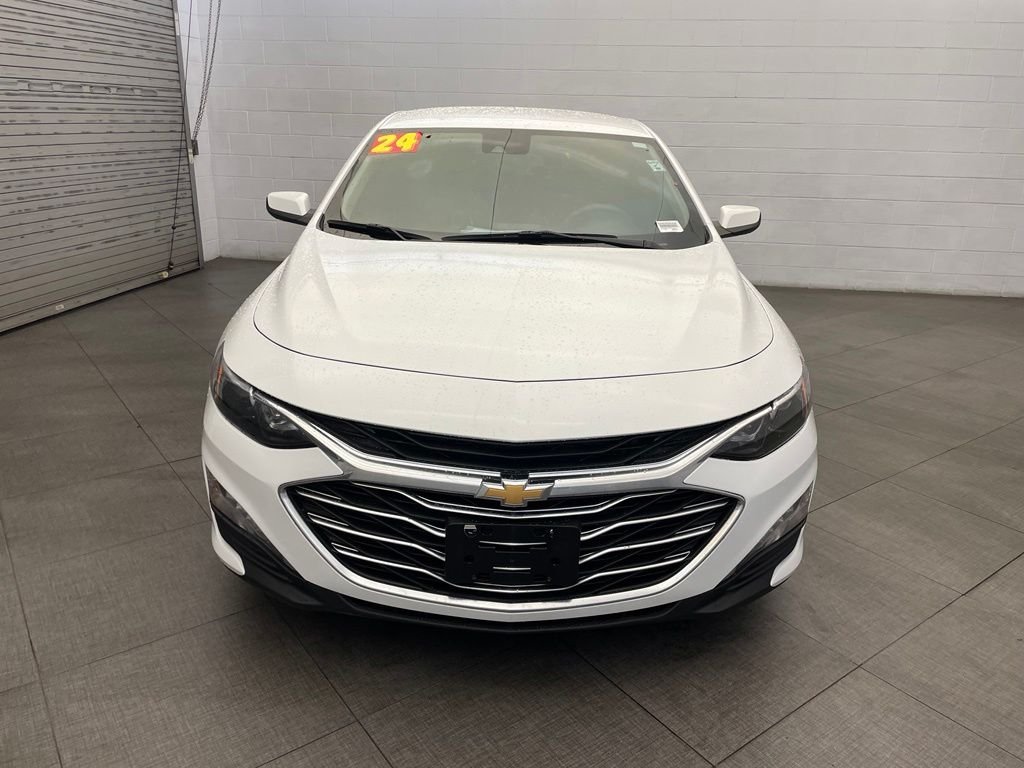 Used 2024 White Chevrolet LT 1LT image 3