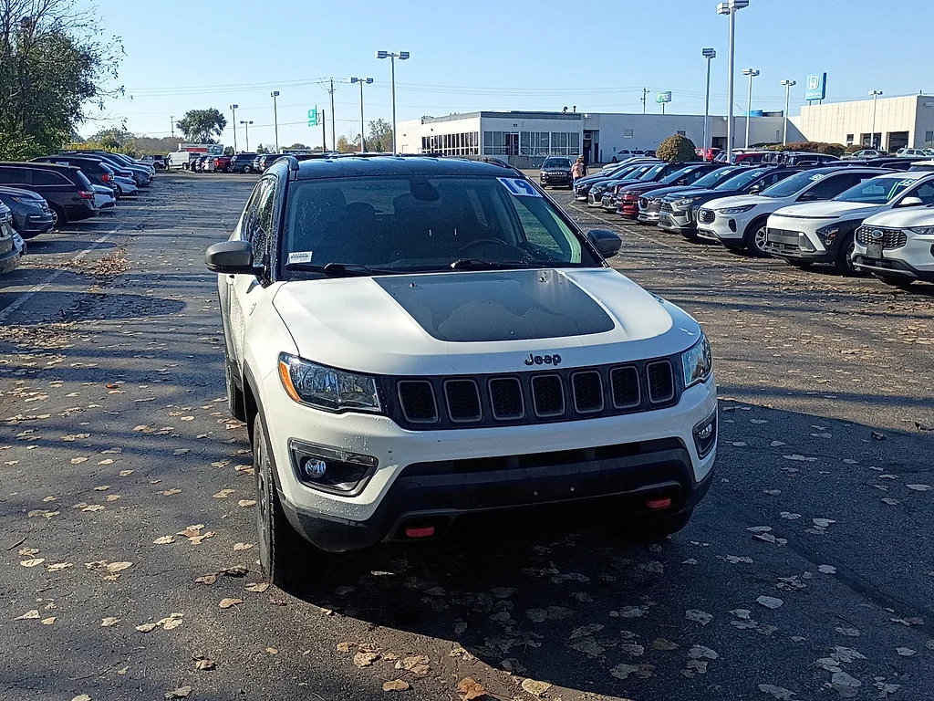 Used 2019 White Clear Coat Jeep Trailhawk image 1