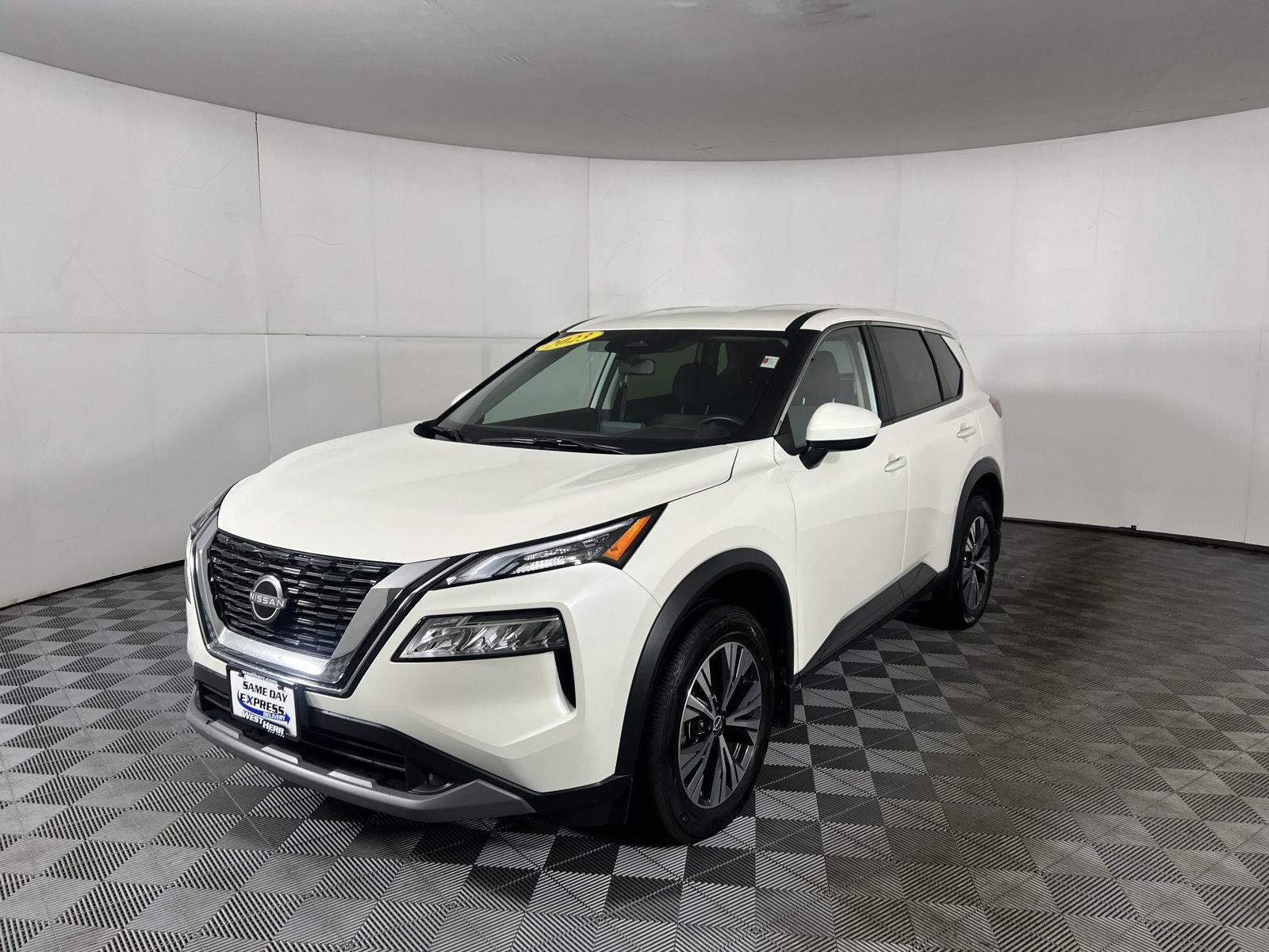 Used 2023 Pearl White Tricoat Nissan SV image 4