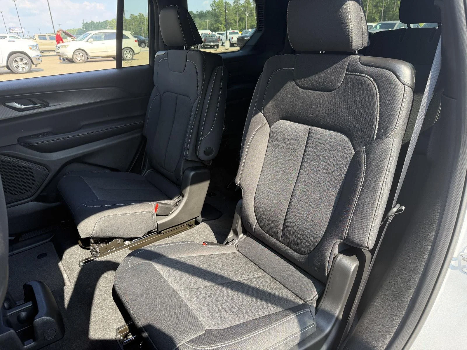 New 2026 Silver Zynith Exterior Paint Jeep Laredo image 19
