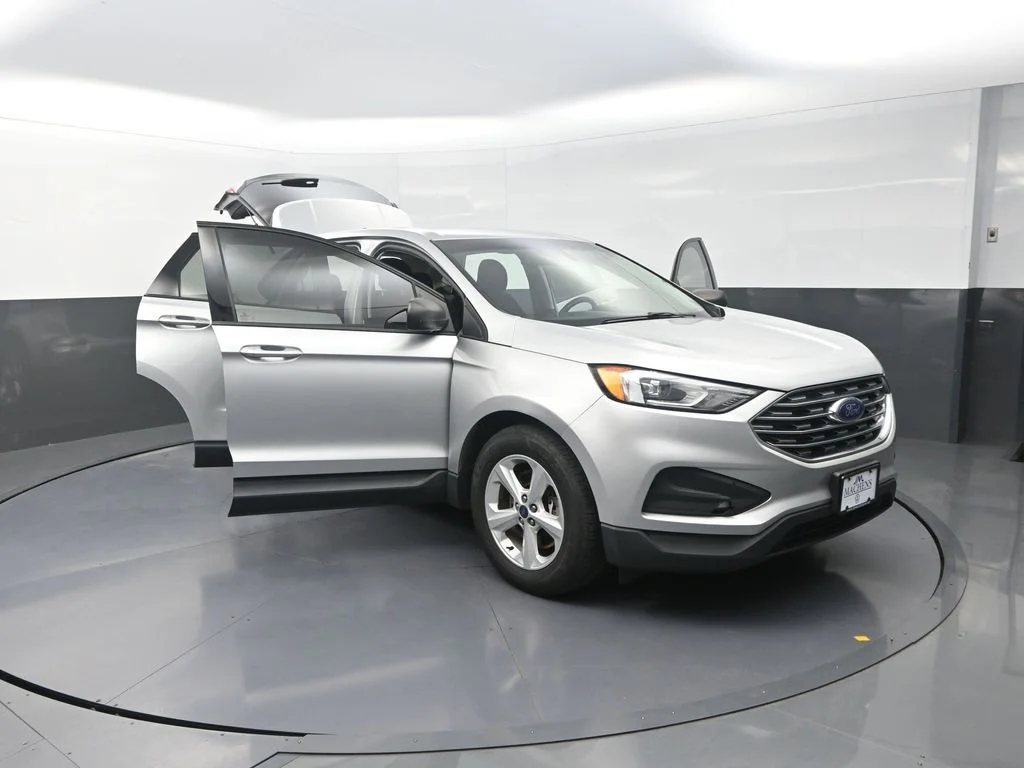 Used 2019 Silver Ford SE image 29