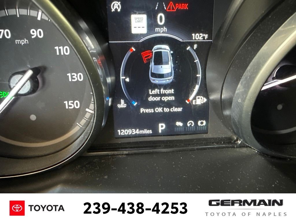 Used 2018 White Land Rover HSE image 23