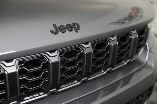 New 2026 Baltic Gray Metallic Clear-Coat Exterior Paint Jeep Altitude image 29