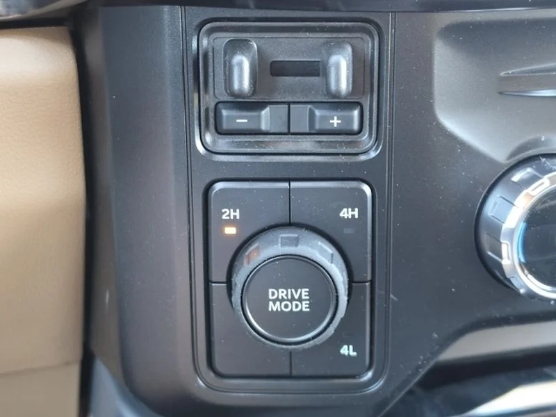 New 2026 Star White Metallic Tri-Coat Ford F-350® Lariat® image 20