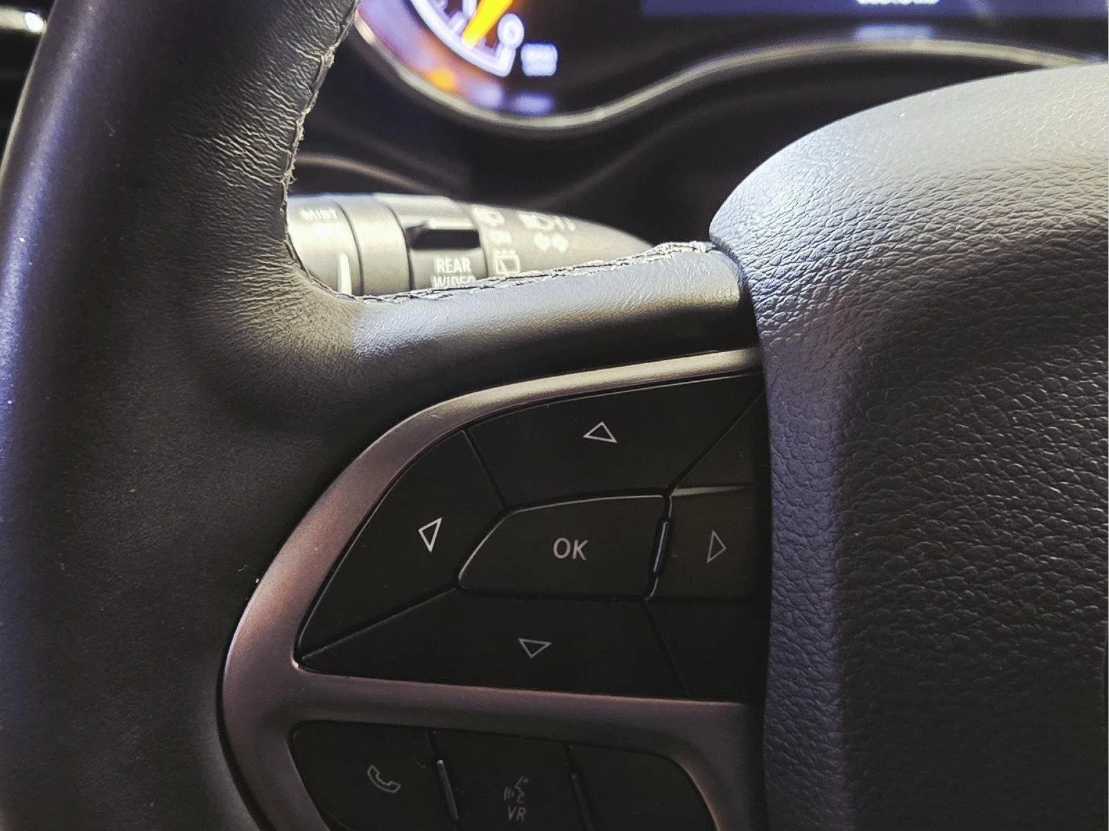 Used 2019 Diamond Black Crystal Pearlcoat Jeep Overland image 16