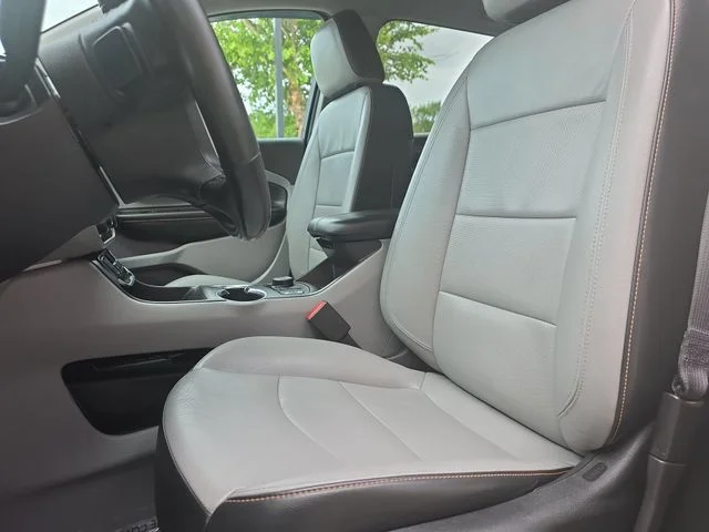 Used 2020 White GMC SLT image 16