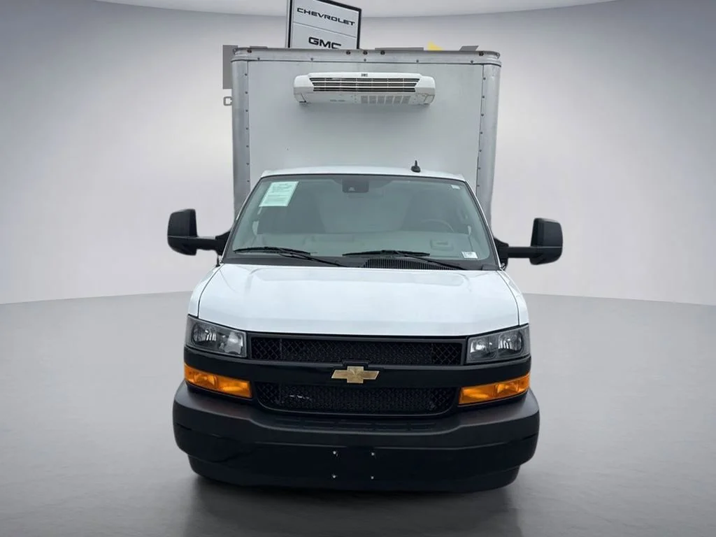 Used 2024 Summit White Chevrolet 1WT image 9