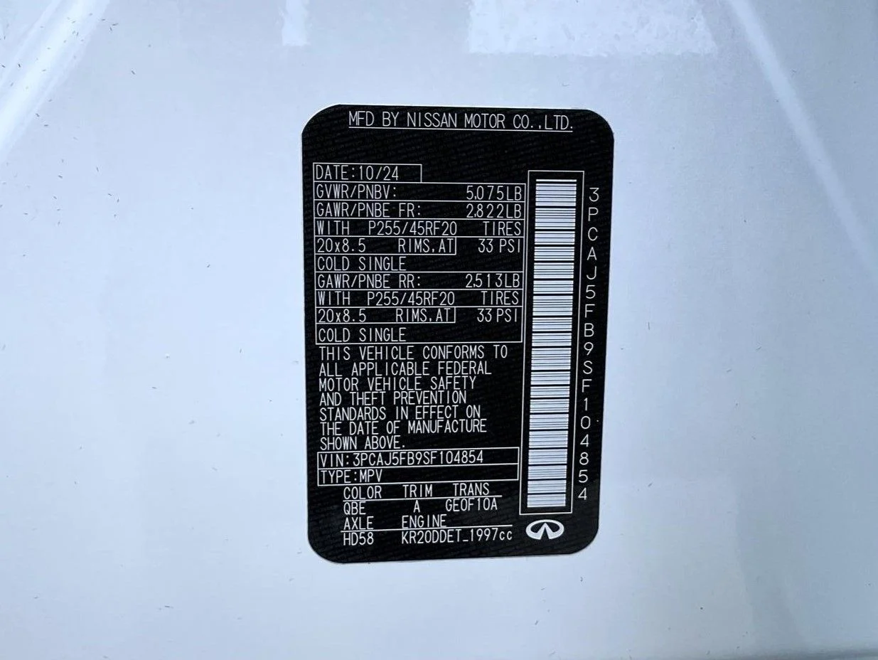 Used 2025 White INFINITI SPORT image 26