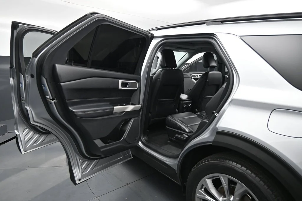 Used 2021 Silver Ford XLT image 16