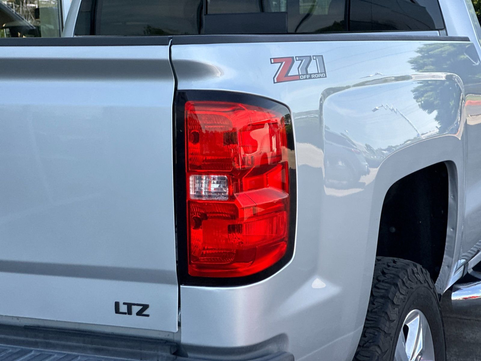 Used 2018 Silver Ice Metallic Chevrolet LTZ image 23